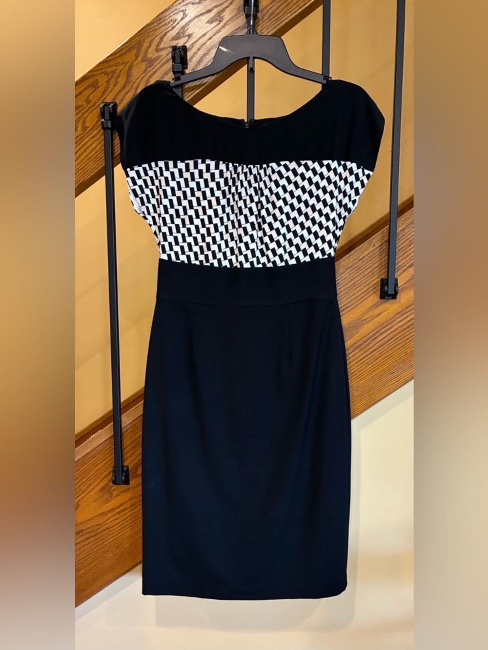 White House Black Market Dress Silk Bodice Lined Geo Print Zip Back SZ. 2